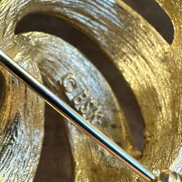 BSK Signed Estate Brooch Pin - Picture 6 of 12